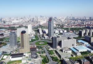 从一马当先到齐头并进：融入京津冀协同发展的滨海新区