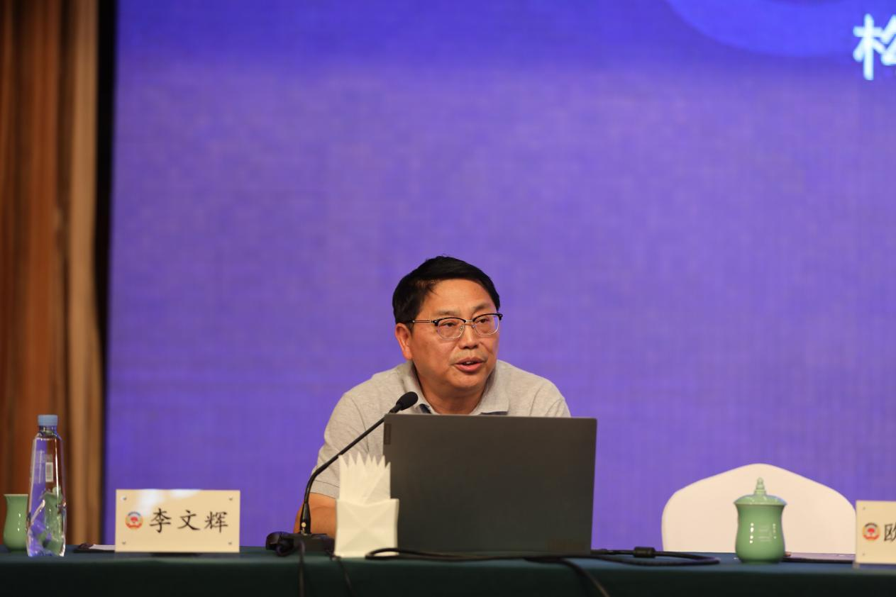 李文辉院长受邀为内蒙古自治区政协十二届二十次常委会议作专题讲座