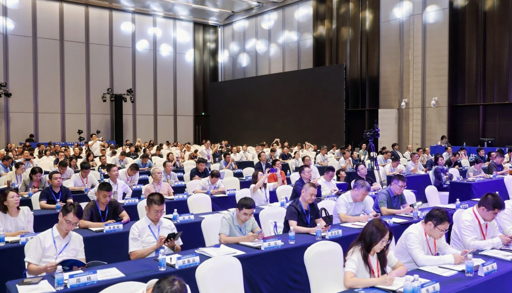 我院受邀参加2025先进制造业集群发展大会，与50人论坛专家共话世界级集群新未来